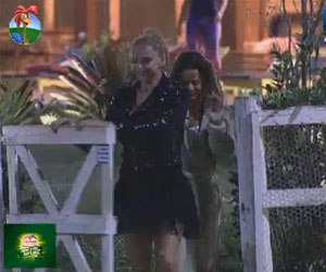 Léo Áquilla revela para quem vai sua torcida entre as roceiras Robertha e Viviane Léo Áquilla revela para quem vai sua torcida entre as roceiras Robertha e Viviane
