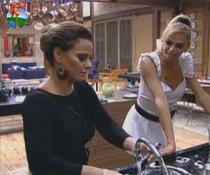 Após Nicole ser eliminada, finalistas analisam postura da modelo no reality Após Nicole ser eliminada, finalistas analisam postura da modelo no reality