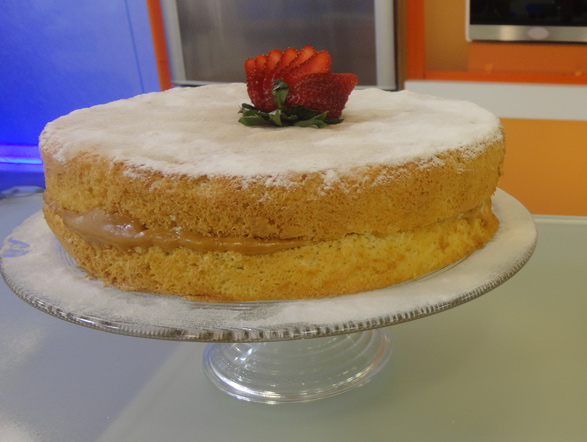 Todo mundo pediu e Edu preparou novamente esse irresistível bolo bem-casado. Clique aqui, veja o passo a passo e impressione a todos preparando a receita que ficou na segunda posição!