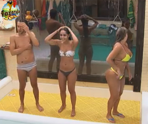 Haysam, Isis e Flavia tomam um delicioso banho triplo Haysam, Isis e Flavia tomam um delicioso banho triplo