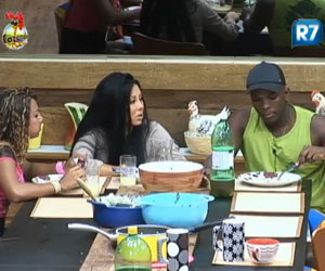 Raphael explica como é a sua dieta para Natália e Karine Raphael explica como é a sua dieta para Natália e Karine