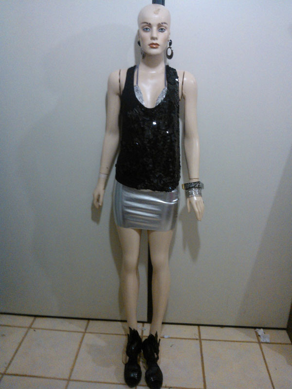 Angelis vai ou não abalar na Festa Laje com um figurino desses?