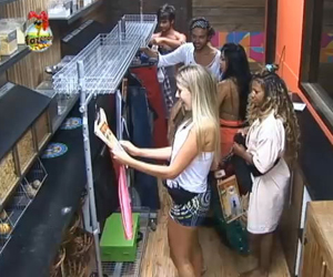 Confinados se empolgam ao saber que vai ter festa Confinados se empolgam ao saber que vai ter festa