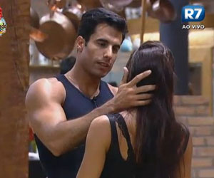 Dan faz declara&ccedil;&atilde;o para Nuelle e modelo retribui com beijo - A ...