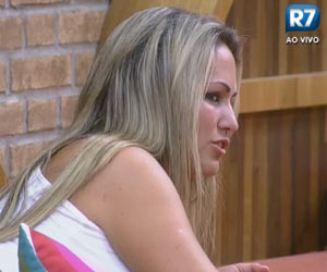 Ísis faz declaração forte sobre Angelis Ísis faz declaração forte sobre Angelis