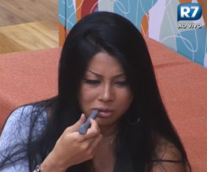 "Ele é meio grude", diz Natália sobre Victor "Ele é meio grude", diz Natália sobre Victor