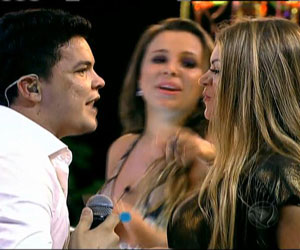 Angelis volta a ter ciúmes de Manoella Angelis volta a ter ciúmes de Manoella