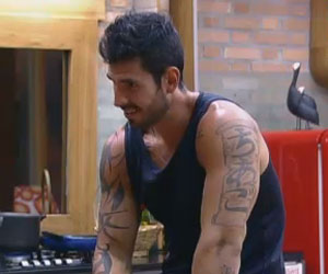Thyago diz que já está cansado de Ísis Thyago diz que já está cansado de Ísis