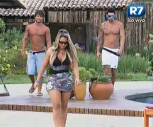 Chamada de &ldquo;cachaceira&rdquo; ap&oacute;s festa, &Iacute;sis perde a paci&ecirc;ncia com ...