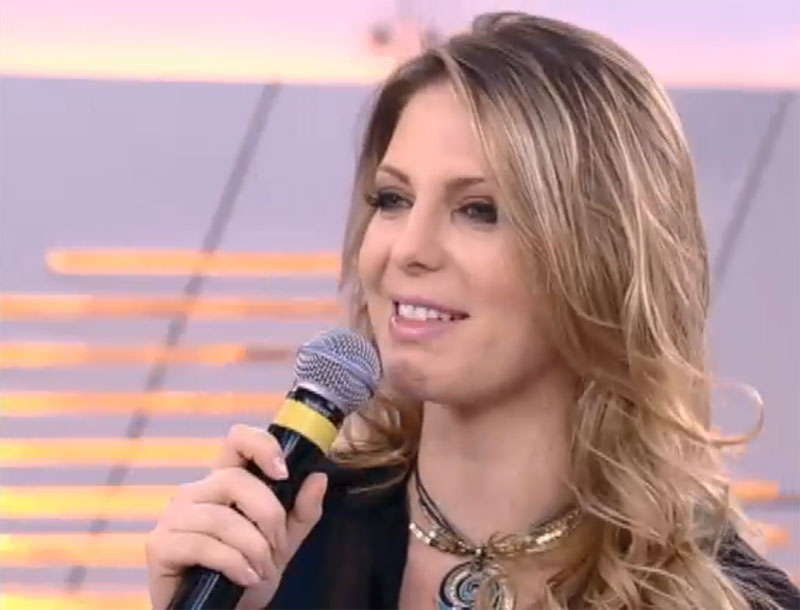A belíssima Sheila Mello, participou do programa e falou sobre vários assuntos, além da vida de casada, a atriz falou sobre como é o confinamento em A Fazenda Assista ao video