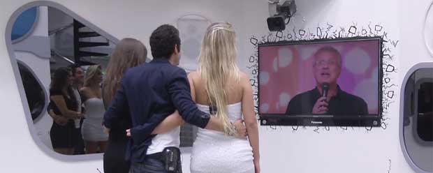 Andressa, Fernanda e Nasser assistem aos momentos que passaram no confinamento