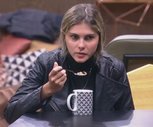 Bárbara fica chocada ao saber sobre "novo casal" do reality Bárbara fica chocada ao saber sobre "novo casal" do reality