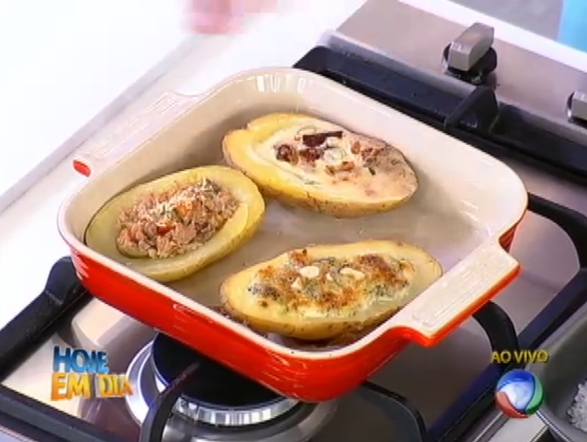 Canoas de batata também conquistaram o internauta pela praticidade e se tornaram um dos pratos mais clicados. Veja  a lista de ingredientes e o modo de preparo! 