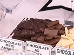 Sabia que o chocolate branco é mais prejudicial que o preto? Descubra o motivo e faça a melhor escolha na hora da sobremesa